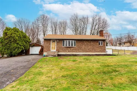 26 Ellison Dr, New Windsor, NY 12553