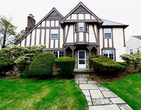 421 N Long Beach Rd, Rockville Centre, NY 11570