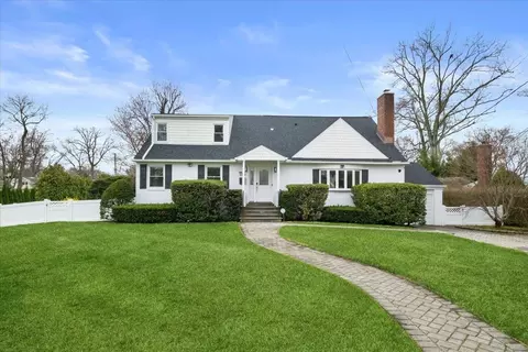 118 New Wilmot Rd, Scarsdale, NY 10583