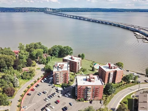 3 Salisbury Pt #4B, Orangetown, NY 10960