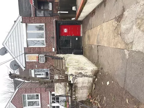 57-10 84th St, Elmhurst, NY 11373