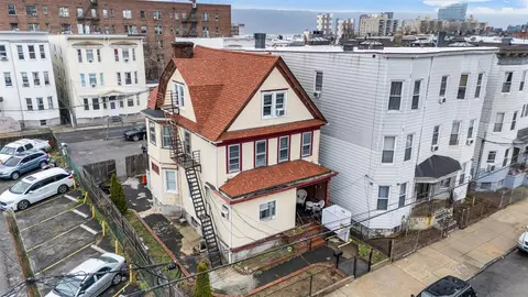 43 Cedar Pl, Yonkers, NY 10705