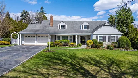 55 Osborne Rd, Garden City, NY 11530