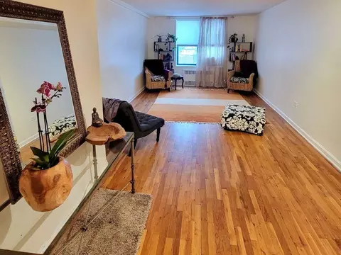 67-30 Dartmouth St #4D, New York, NY 11375