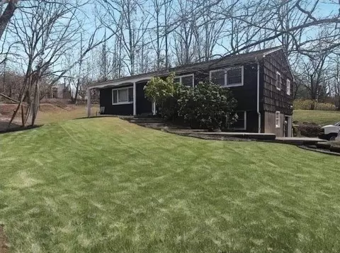 7 Dawn Ln, Ramapo, NY 10901