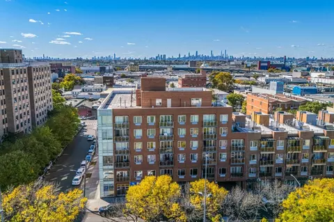 136-21 Latimer Pl #4H, New York, NY 11354