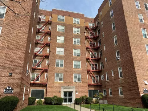 30-11 Parsons Blvd #4J, New York, NY 11354