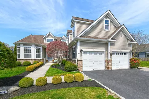 64 Wake-robin Ln, Aquebogue, NY 11931