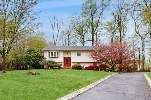 23 Baylor Rd, Clarkstown, NY 10956