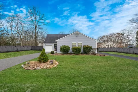 720 Old Medford Ave, Medford, NY 11763