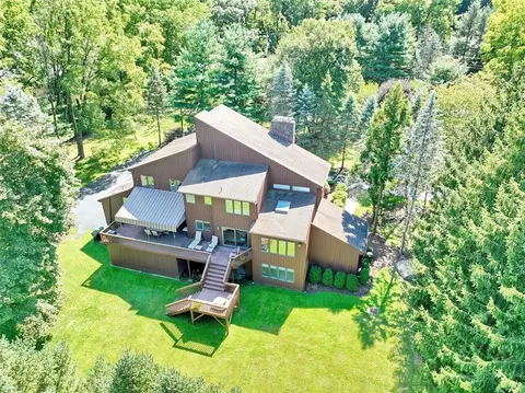 4 Misty Ln, Ramapo, NY 10901