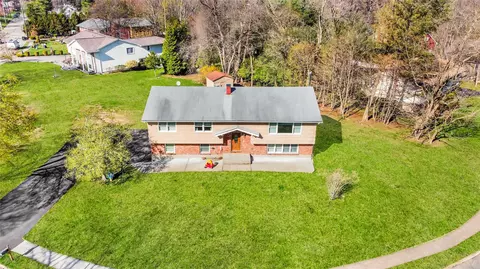 60 Gottlieb Dr, Pearl River, NY 10965