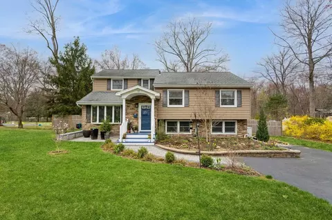 12 Hobe St, Clarkstown, NY 10994