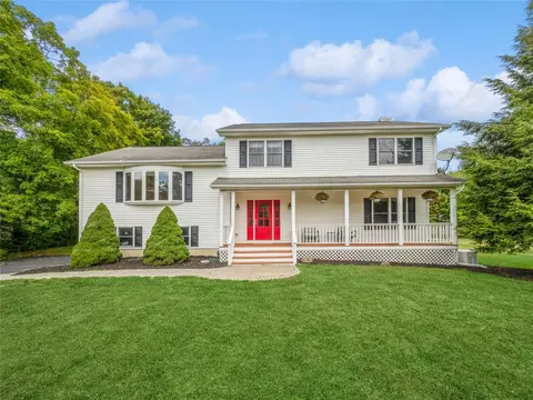 134 Cranberry Dr, East Fishkill, NY 12533