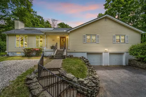 147 Brannon Pl, Wappinger, NY 12590