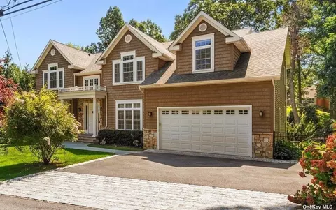 896 Hilltop Rd, Oyster Bay, NY 11771
