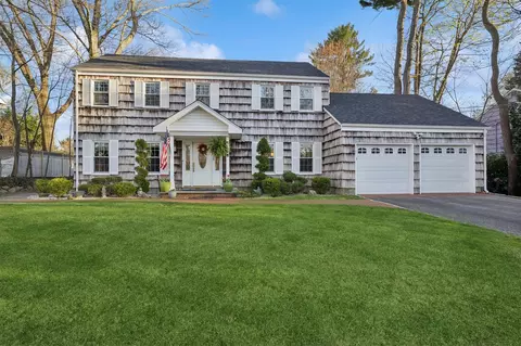 21 Downing Ave, Sea Cliff, NY 11579