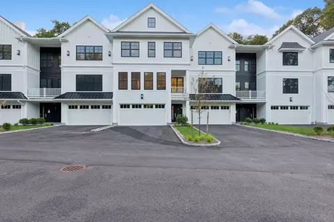 133 Spring Rd #2, Huntington, NY 11743