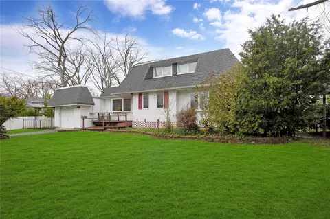 104 James St, Massapequa, NY 11758
