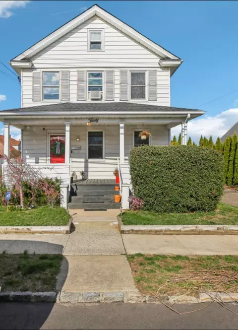 30 Central Ave, North Hempstead, NY 11040