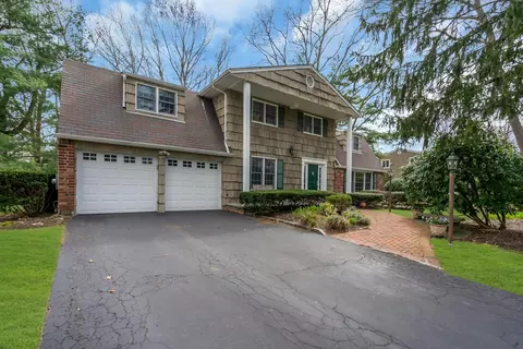 80 Wichard Blvd, Commack, NY 11725