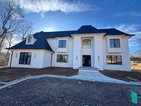 12 Parkside Dr, Dix Hills, NY 11746