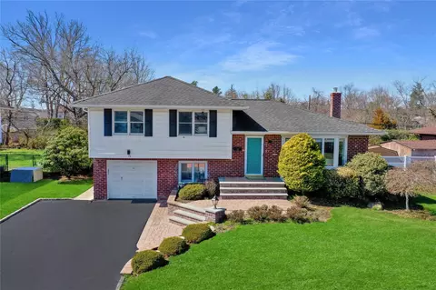 19 Sparks St, Melville, NY 11747