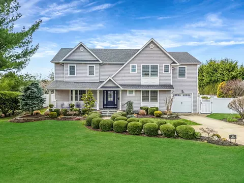 161 Unqua Rd, Massapequa, NY 11758