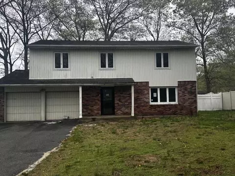 6 Barclay Dr, Coram, NY 11727