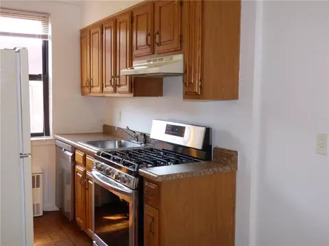 142 Garth Rd #5W, Scarsdale, NY 10583