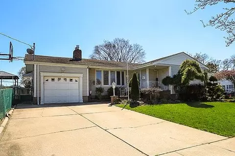 144 Hamilton Ave, Massapequa, NY 11758