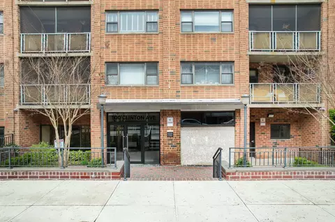 100 Clinton Ave #4 K, Mineola, NY 11501