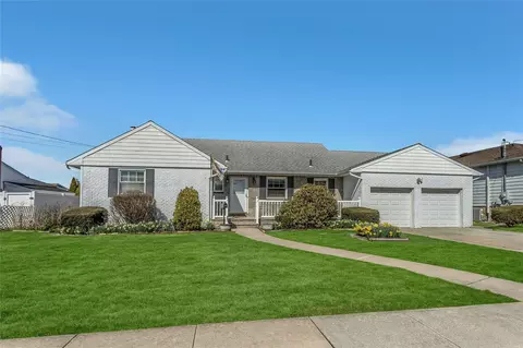 92 Diamond Ave, East Meadow, NY 11554
