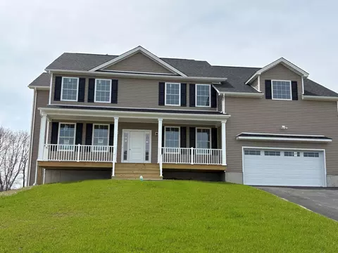 25 Dartmouth Dr, Poughkeepsie, NY 12603