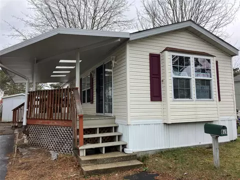 525 Riverleigh Ave #B15, Riverhead, NY 11901