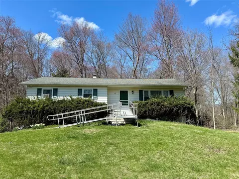 25 Angie Dr, East Fishkill, NY 12533