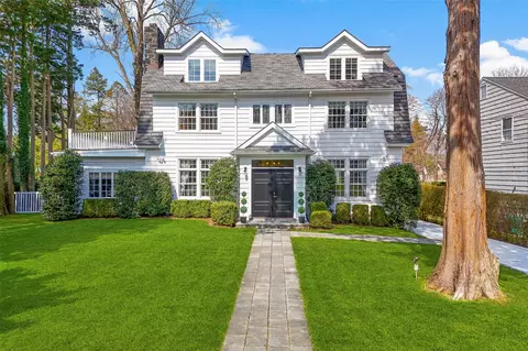 720 The Pkwy, Mamaroneck, NY 10543