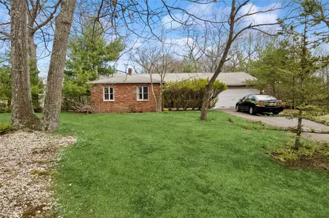 100 Carman Rd, Dix Hills, NY 11746