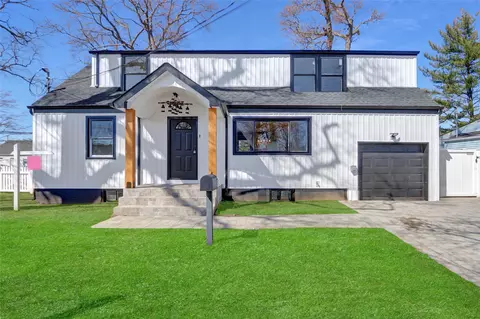 145 Reiss Ave, Massapequa Park, NY 11762