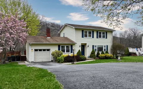 77 Washington Dr, Highland Mills, NY 10930