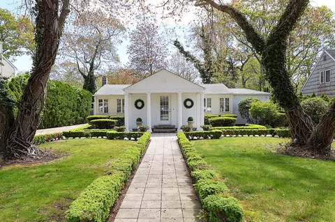 45 Holiday Blvd, Center Moriches, NY 11934