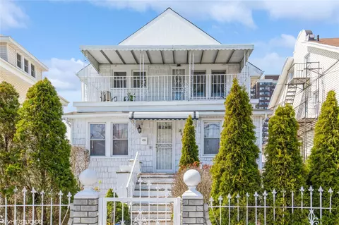 325 Beach 29 St, Far Rockaway, NY 11691
