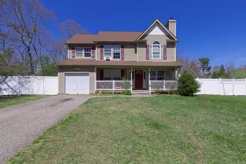 27 Devon Ln, Middle Island, NY 11953