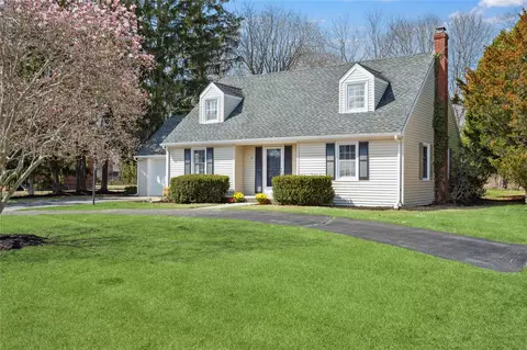 950 Main Bayview Rd, Southold, NY 11971