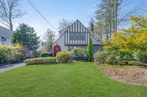 45 Lookout Cir, Larchmont, NY 10538