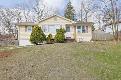 101 Edinburgh Rd, Wallkill, NY 10941