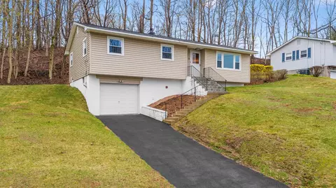 18 Miller Dr, Chester, NY 10918