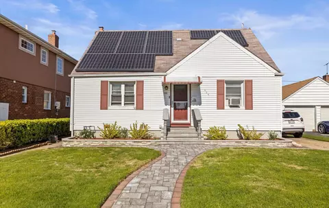 105 Fieldmere St, Elmont, NY 11003