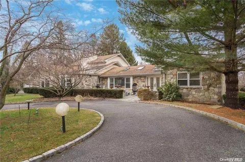 335 Jericho Tpke, North Hempstead, NY 11568