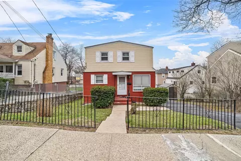 61 Primrose St, White Plains, NY 10606